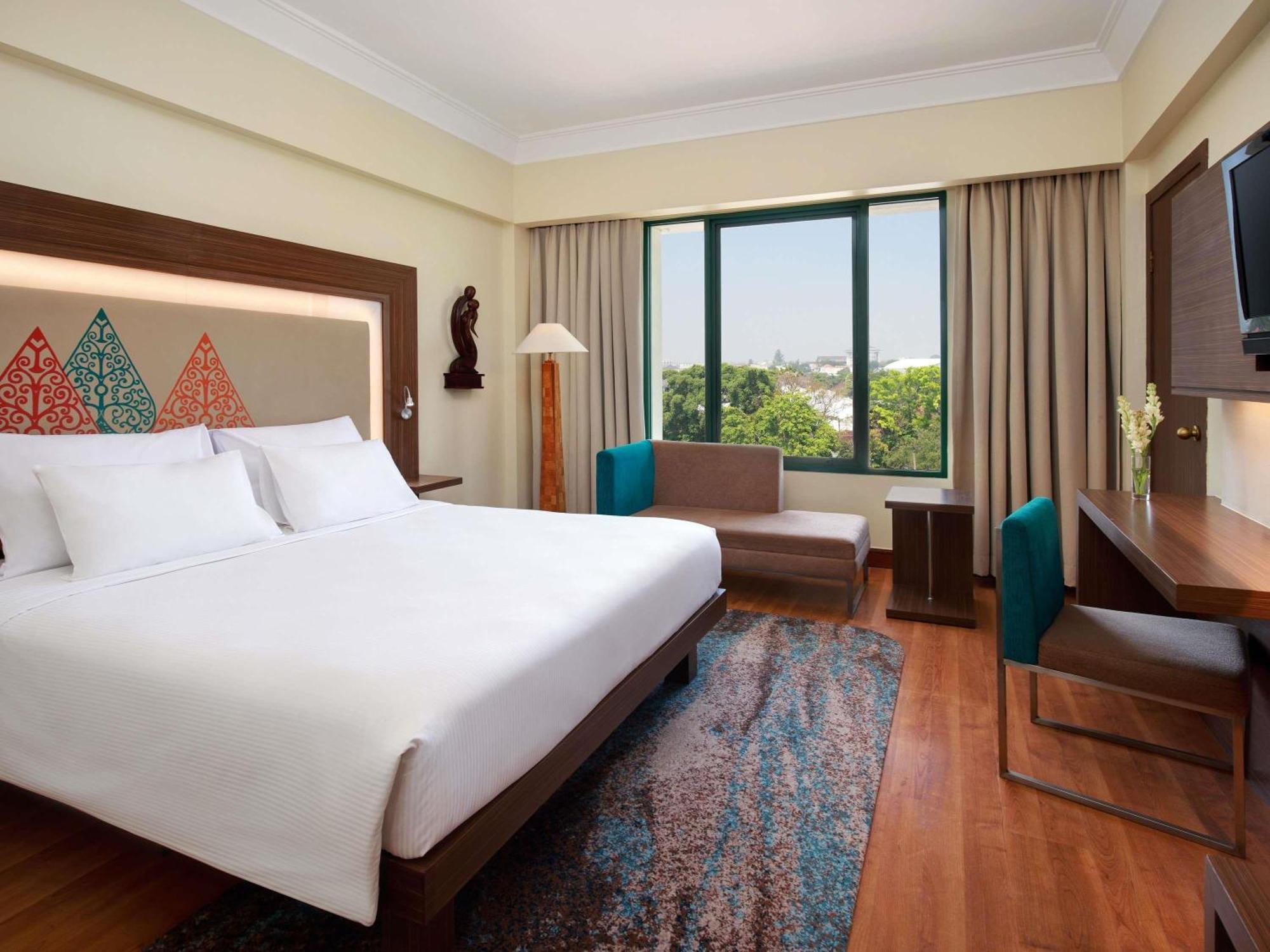 Novotel Solo Exterior photo